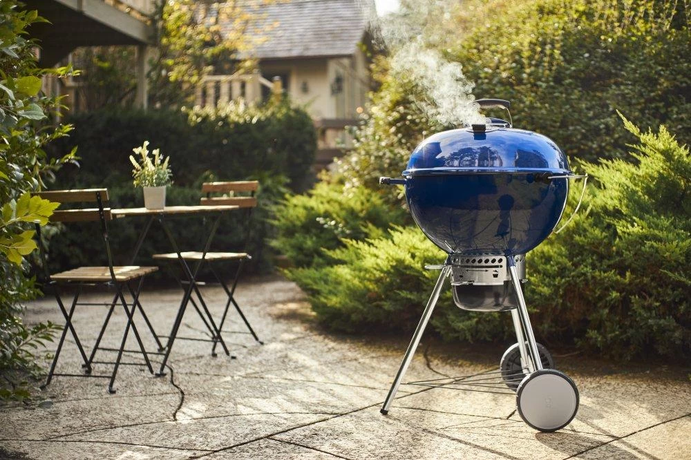 Weber Master-Touch Charcoal Grill 22" - Deep Ocean Blue 6 Weber Master-Touch Charcoal Grill 22" - Deep Ocean Blue - Image 4