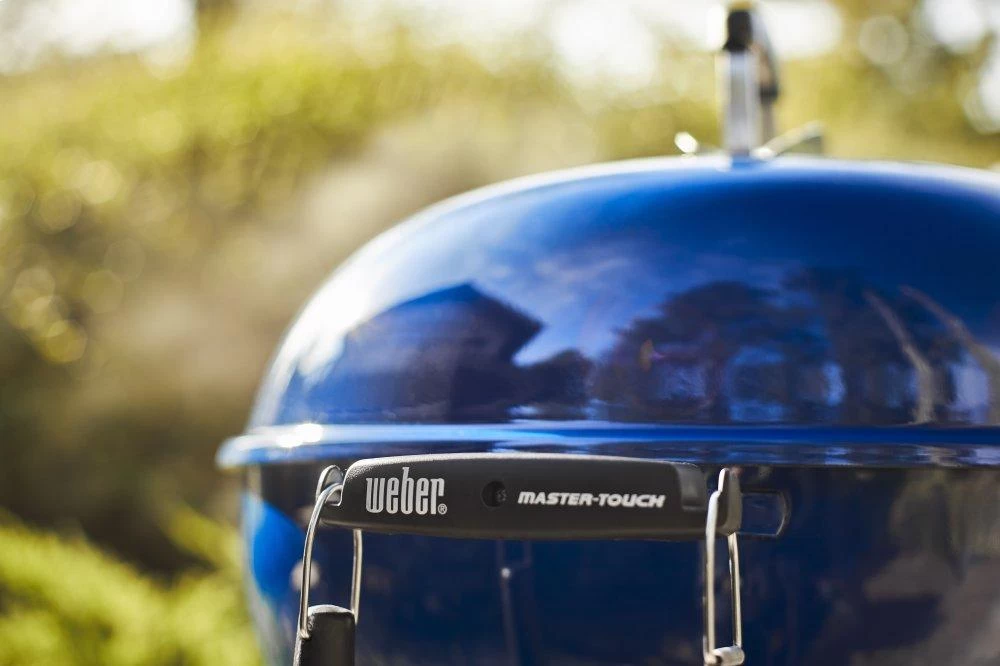 Weber Master-Touch Charcoal Grill 22" - Deep Ocean Blue 5 Weber Master-Touch Charcoal Grill 22" - Deep Ocean Blue - Image 3